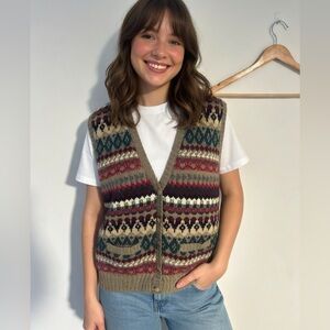 Vintage 100% wool knit patterned sweater vest